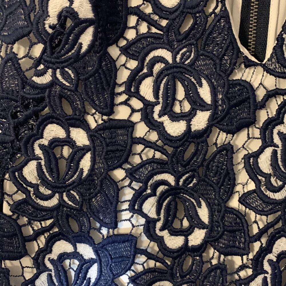Alice + Olivia womens 4 small Jacki V neck lace dress navy blue with rose new - Picture 7 of 13